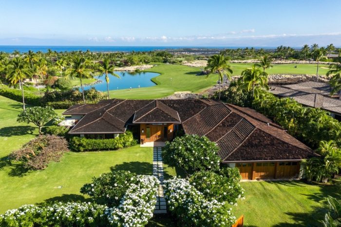 Ka'ulu estate with golf course and swimming hole