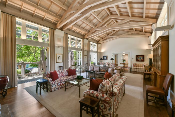 This home is convenient to award-winning Happy Valley Elementary, top-rated public and private schools, the Lafayette Reservoir, Oakwood Athletic Club, and bustling downtown Lafayette, with a comfortable 20-mile commute to San Francisco.