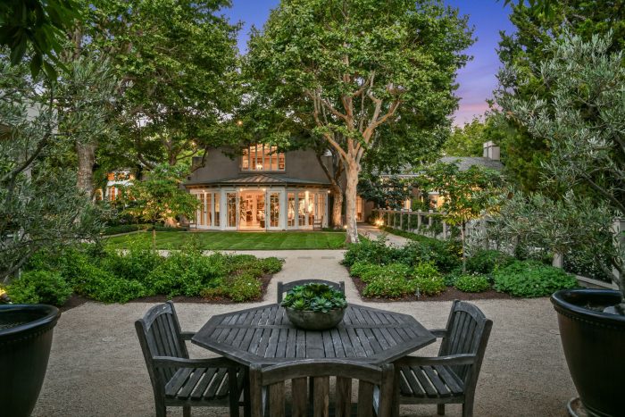 This home is convenient to award-winning Happy Valley Elementary, top-rated public and private schools, the Lafayette Reservoir, Oakwood Athletic Club, and bustling downtown Lafayette, with a comfortable 20-mile commute to San Francisco.