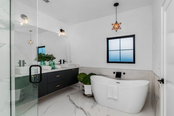 Eagle Rock smart home, bathroom