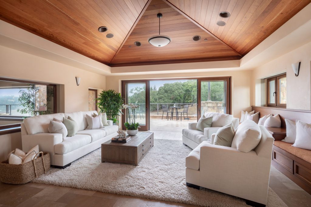 detail of wood ceiling and living room