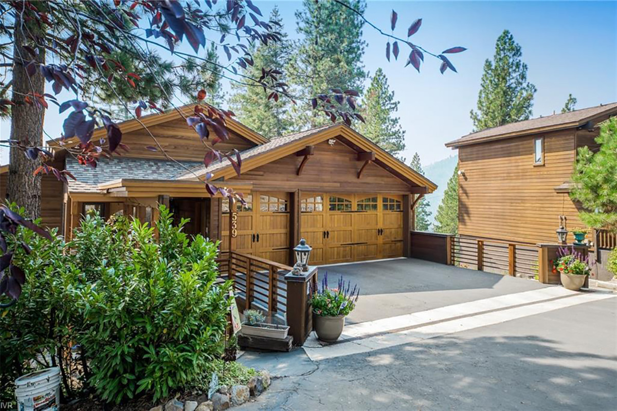 Exterior driveway of Lake Tahoe custom home
