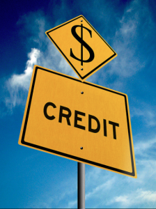 Yellow road sign bearing the word "credit"