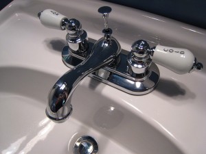 Bathroom sink faucet